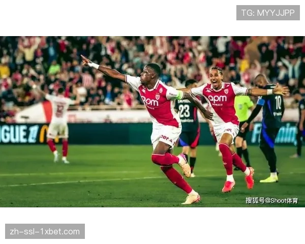 实时：马赛对阵朗斯比赛因场外投掷烟雾弹中断15分钟